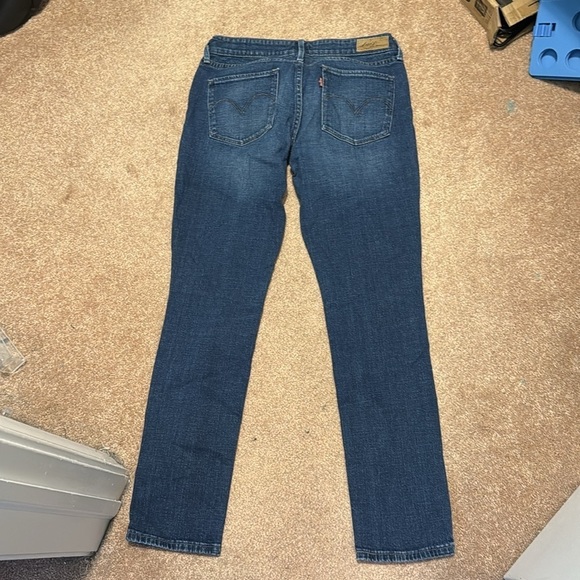 Levi’s Demi curve skinny size 4 short - Picture 6 of 7